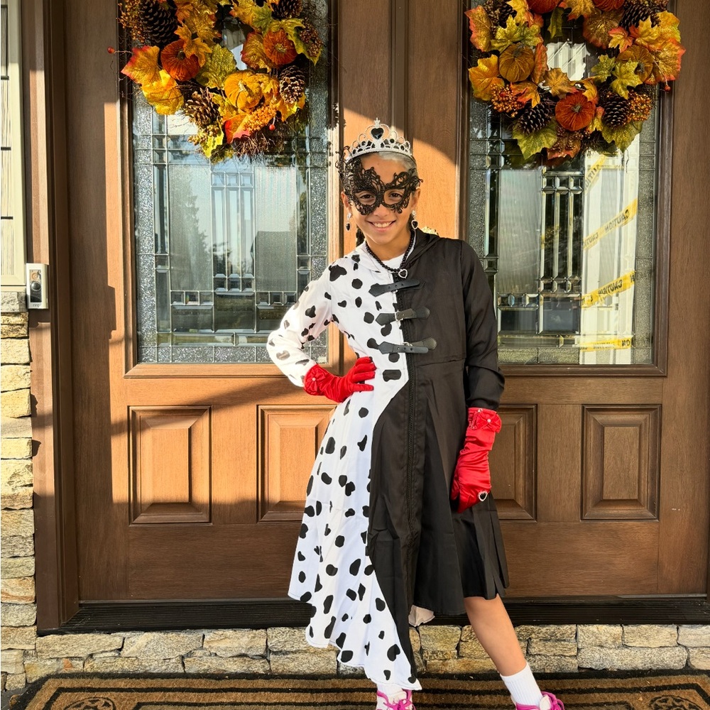 Cruella Deville Kids Costume with Mask, Crown, wand and jewelry size 10-12